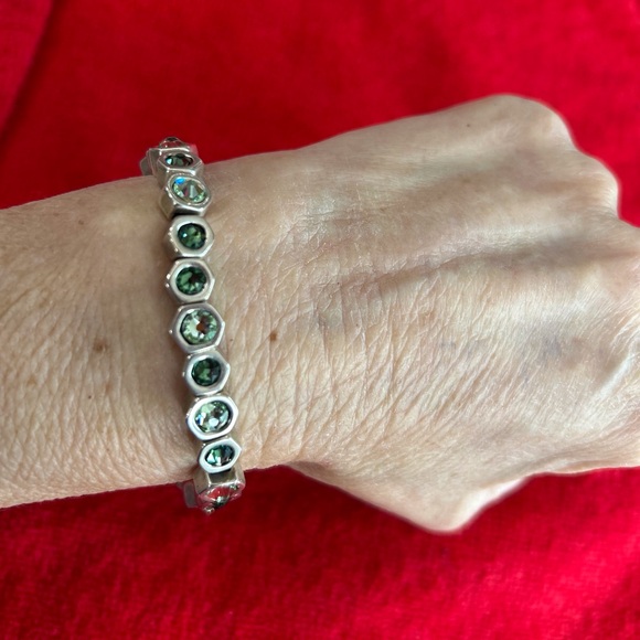 Uno de 50 Colmena Silver Bracelet with Shades of Green Crystal Accents - Picture 2 of 4